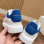 Giày Alexander Mcqueen Trắng Gót Da Lộn Xanh Đậm