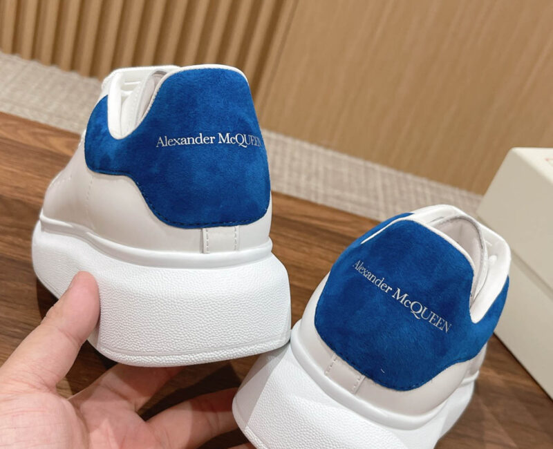 Giày Alexander Mcqueen Trắng Gót Da Lộn Xanh Đậm
