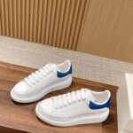 Giày Alexander Mcqueen Trắng Gót Da Lộn Xanh Đậm