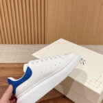 Giày Alexander Mcqueen Trắng Gót Da Lộn Xanh Đậm