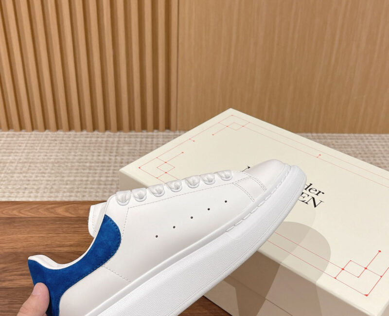 Giày Alexander Mcqueen Trắng Gót Da Lộn Xanh Đậm