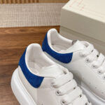 Giày Alexander Mcqueen Trắng Gót Da Lộn Xanh Đậm