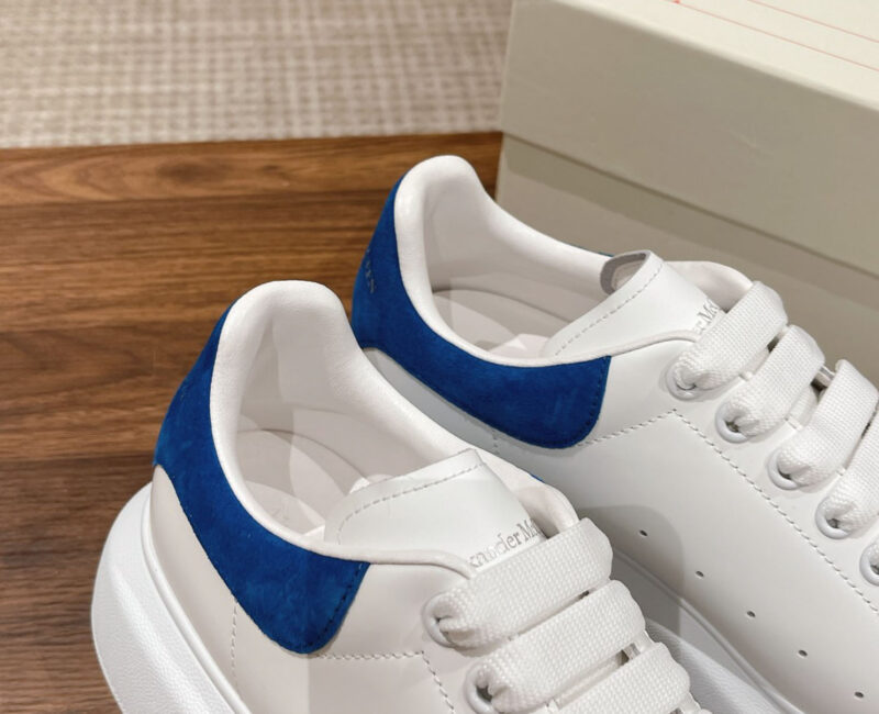 Giày Alexander Mcqueen Trắng Gót Da Lộn Xanh Đậm