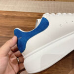 Giày Alexander Mcqueen Trắng Gót Da Lộn Xanh Đậm