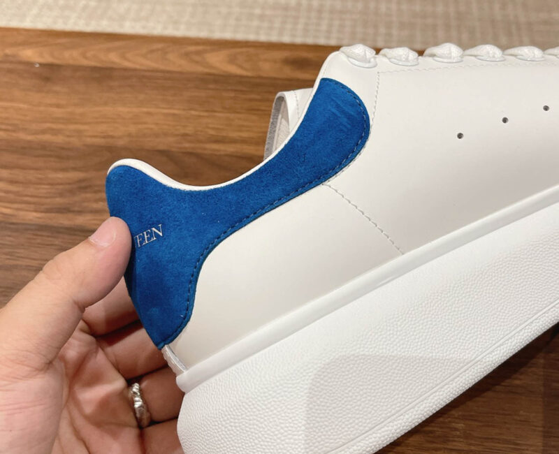 Giày Alexander Mcqueen Trắng Gót Da Lộn Xanh Đậm