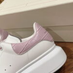 Giày Alexander Mcqueen Trắng Gót Hồng Vân Cá Sấu Like Auth