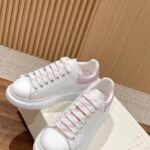 Giày Alexander Mcqueen Trắng Gót Hồng Vân Cá Sấu Like Auth