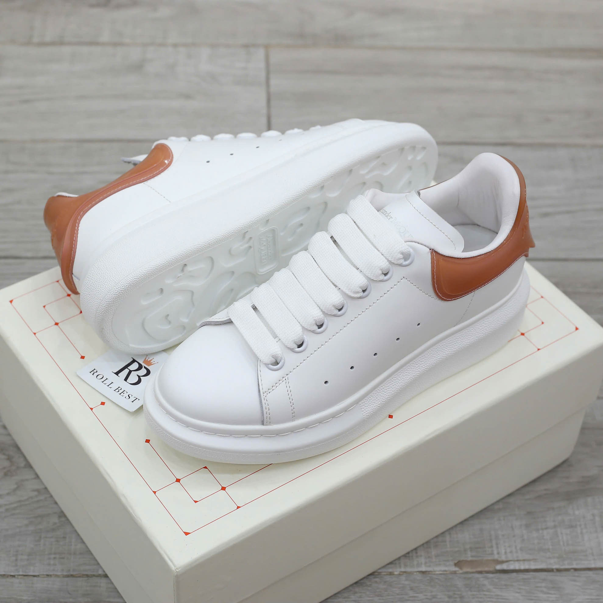 Giày Alexander Mcqueen Trắng Gót Nâu Trong Like Auth