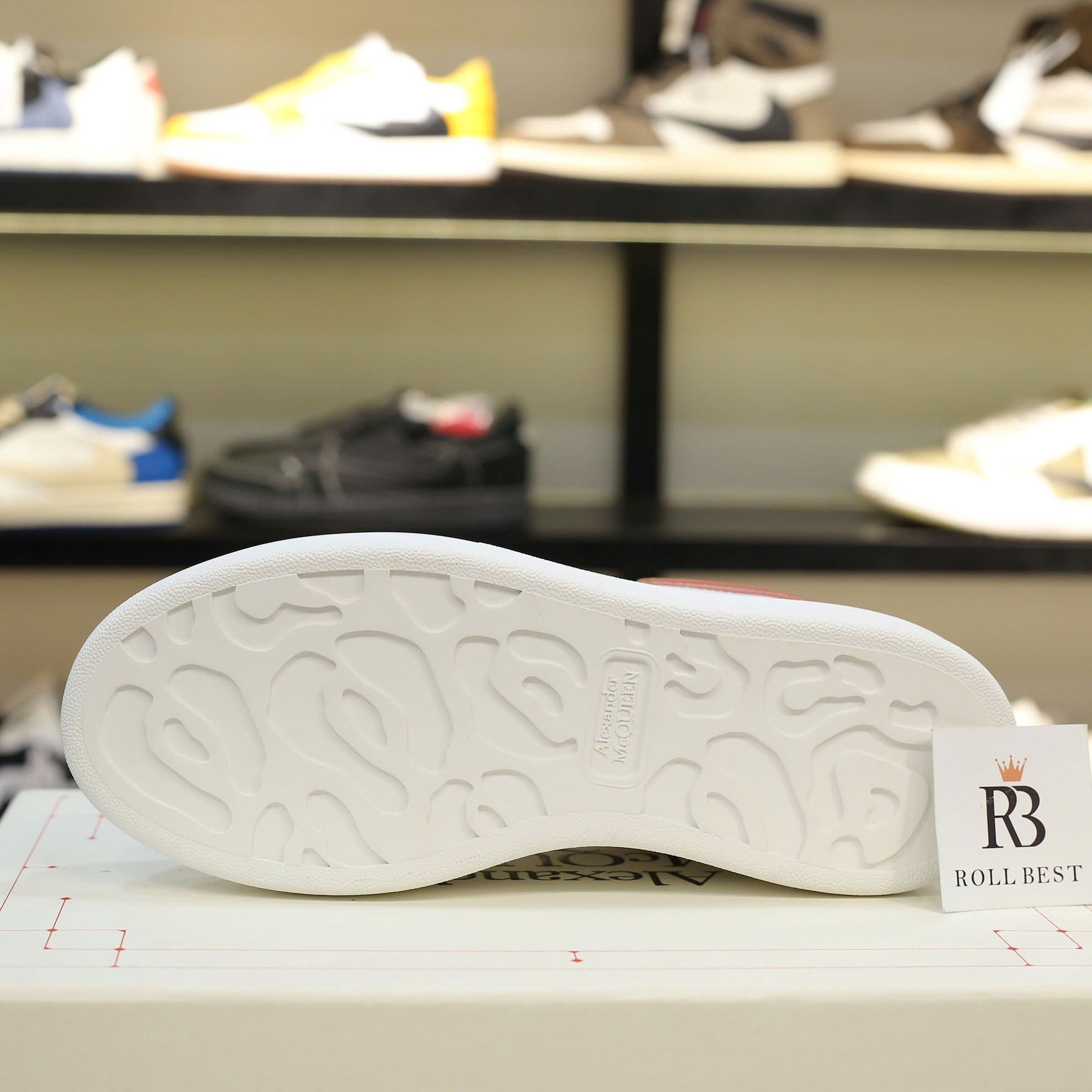 Giày Alexander Mcqueen Trắng Gót Nâu Trong Like Auth