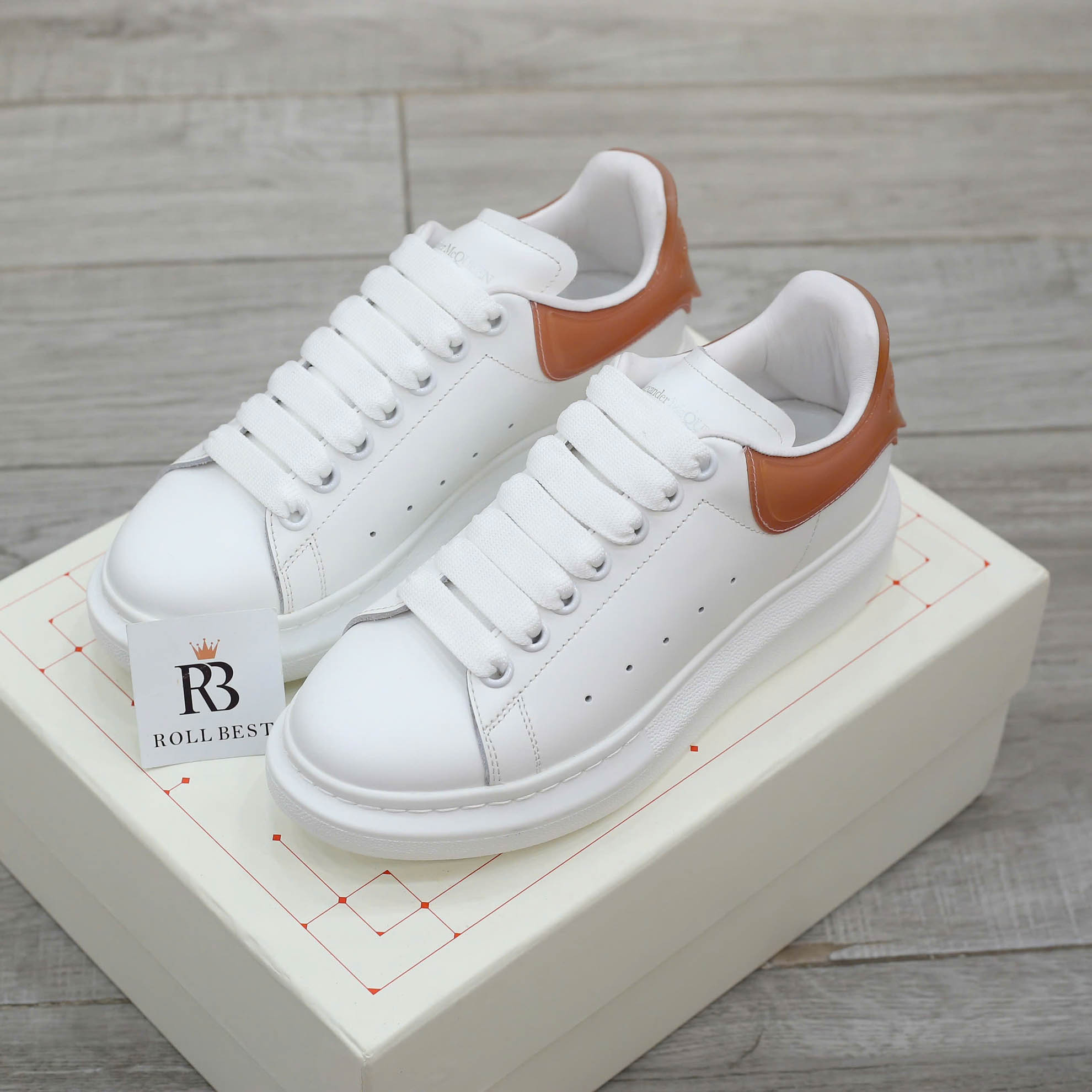 Giày Alexander Mcqueen Trắng Gót Nâu Trong Like Auth