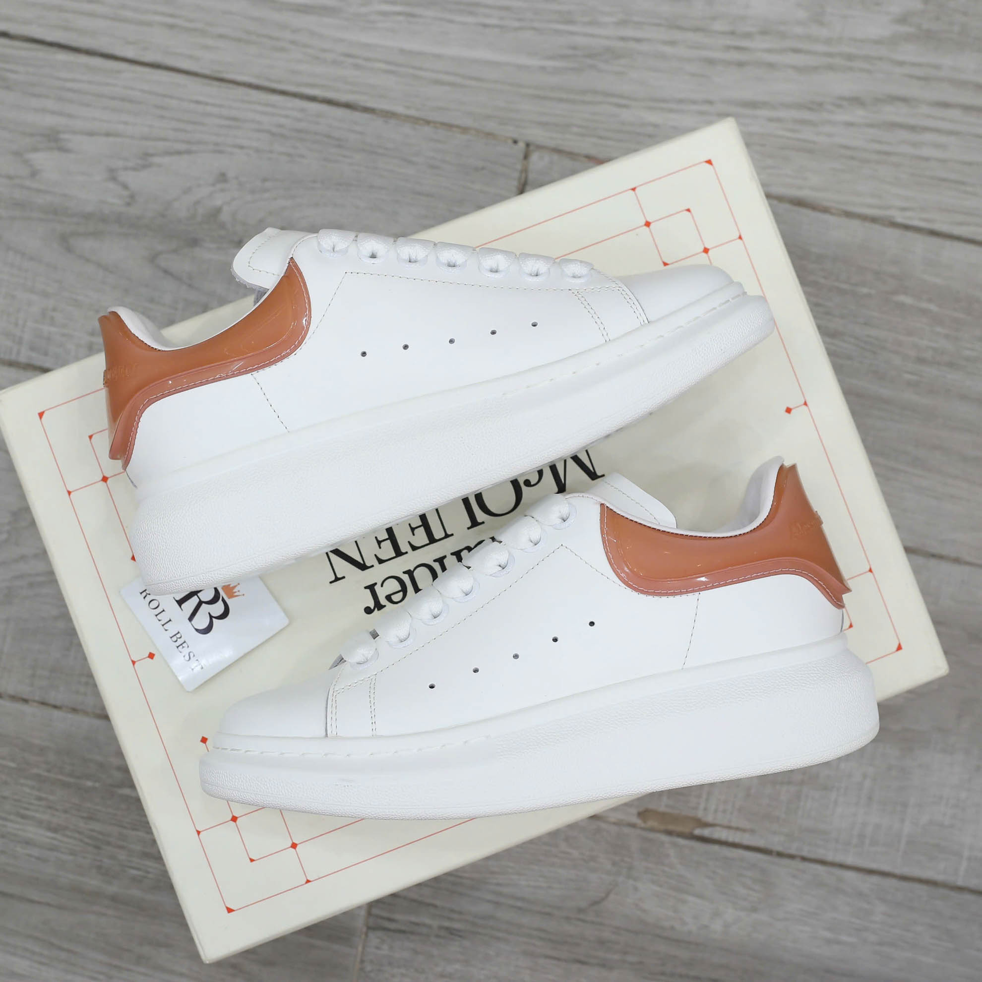 Giày Alexander Mcqueen Trắng Gót Nâu Trong Like Auth