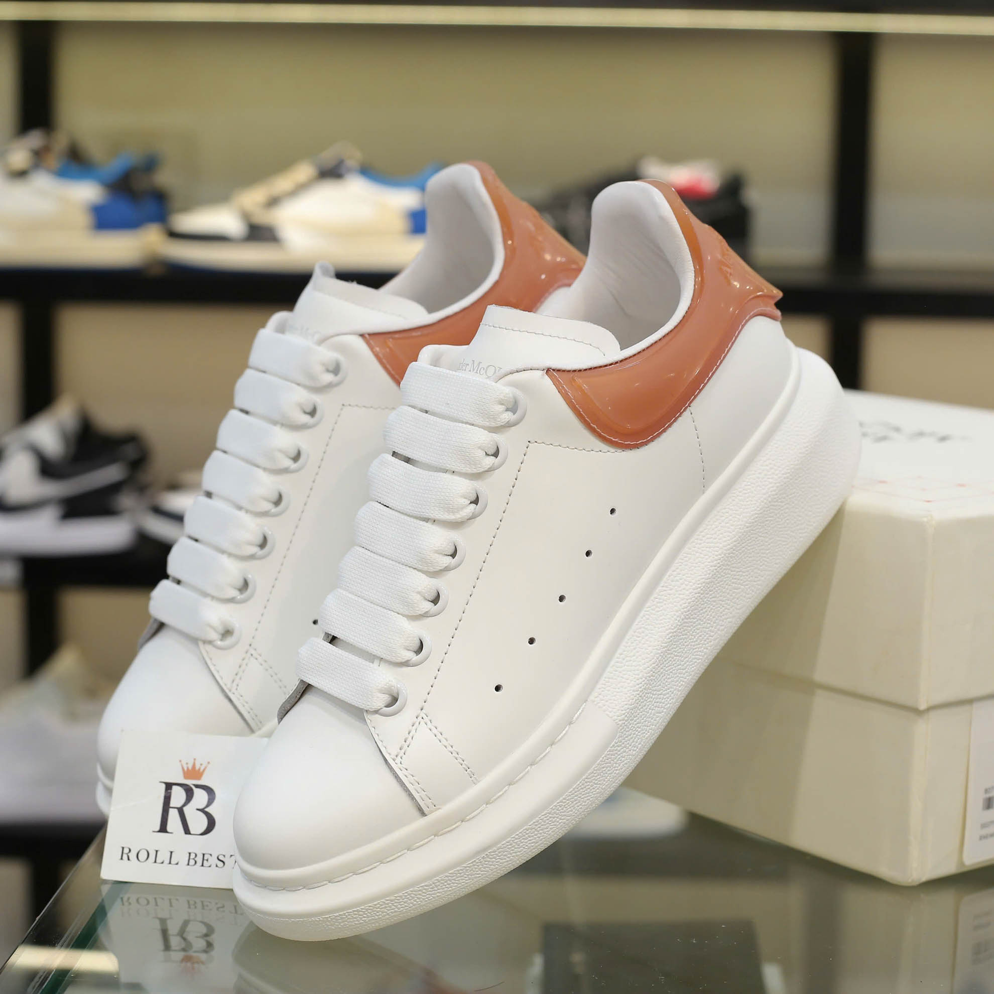 Giày Alexander Mcqueen Trắng Gót Nâu Trong Like Auth