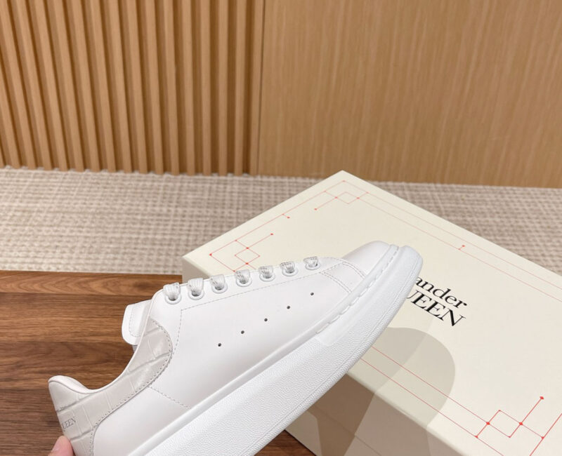 Giày Alexander Mcqueen Trắng Gót Be Vân Cá Sấu Like Auth