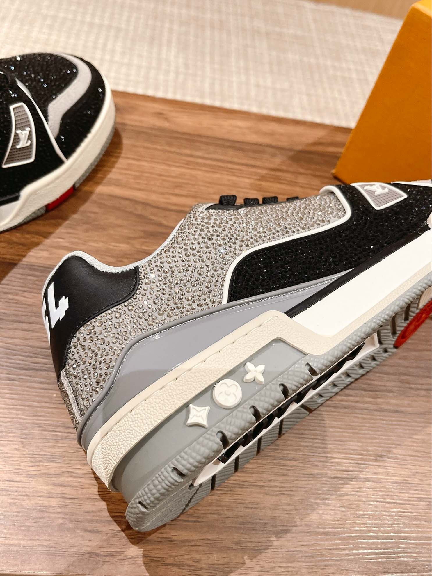 Giày Louis Vuitton Lv Trainer #54 Signature Black Grey Crystal