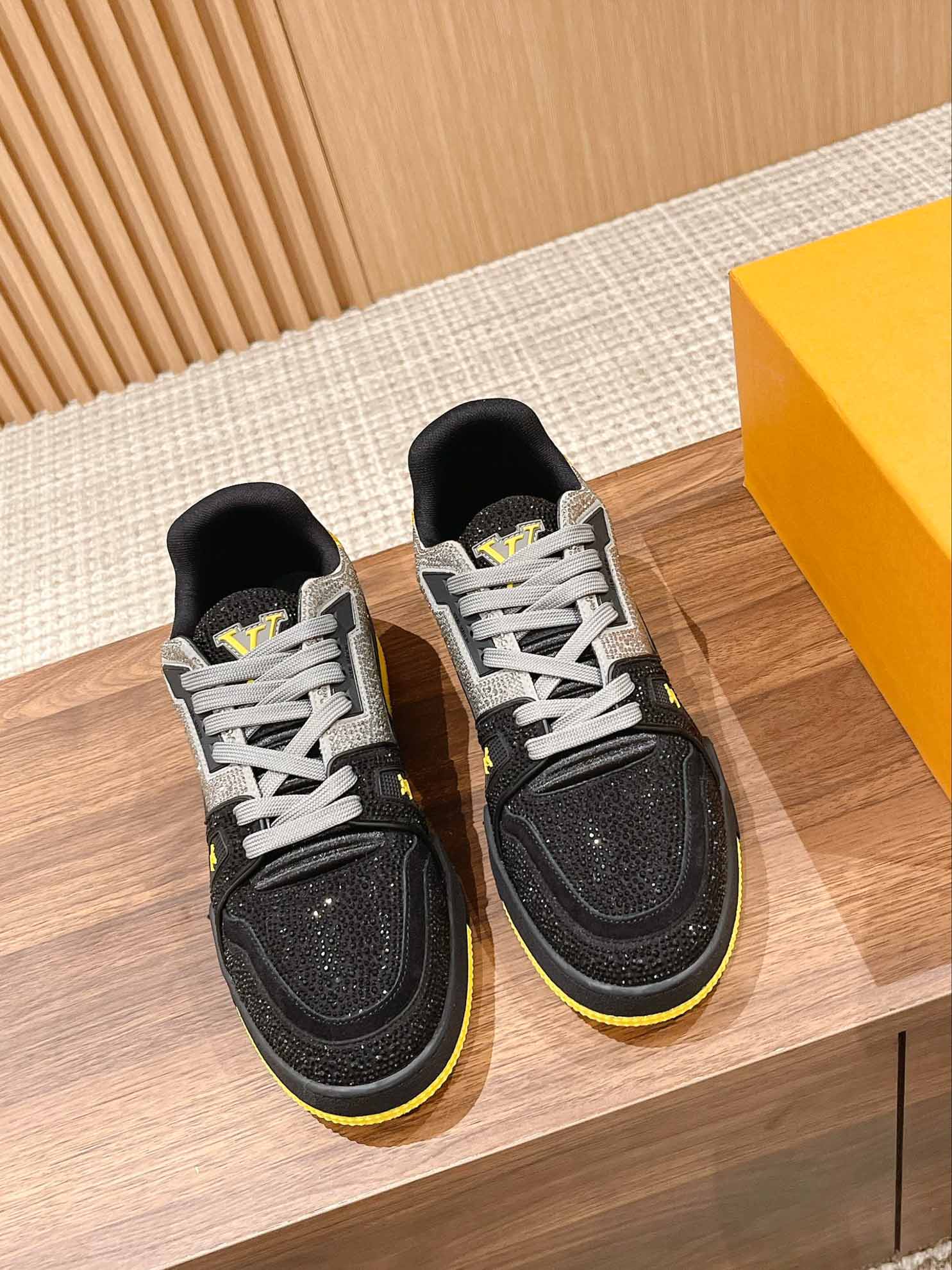 Giày Louis Vuitton Lv Trainer #54 Signature Yellow Black Crystal