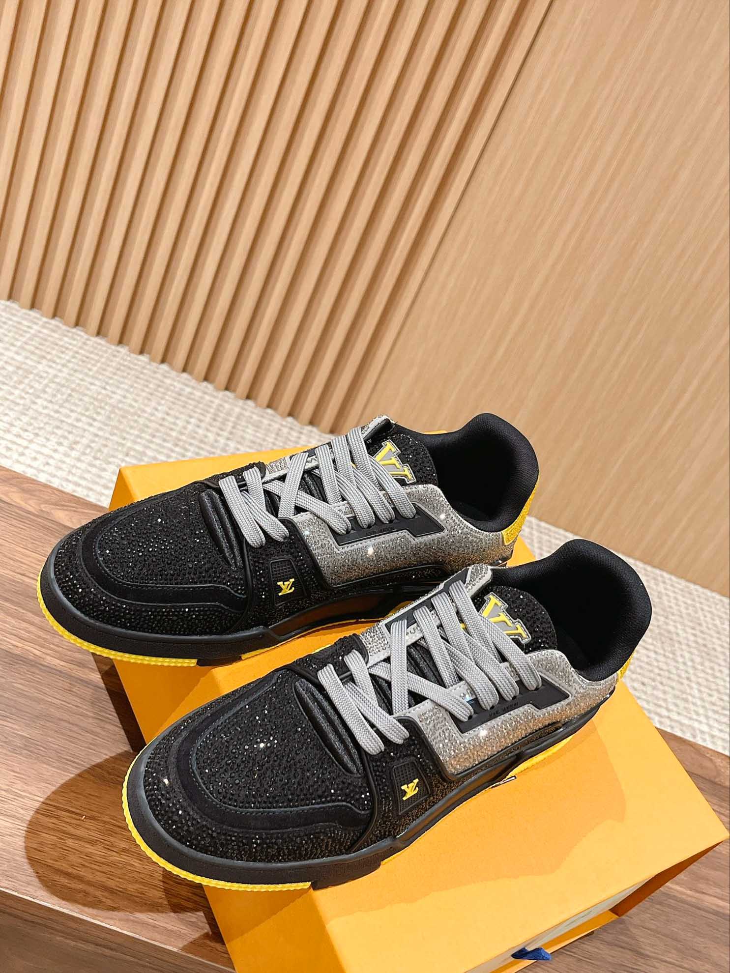 Giày Louis Vuitton Lv Trainer #54 Signature Yellow Black Crystal