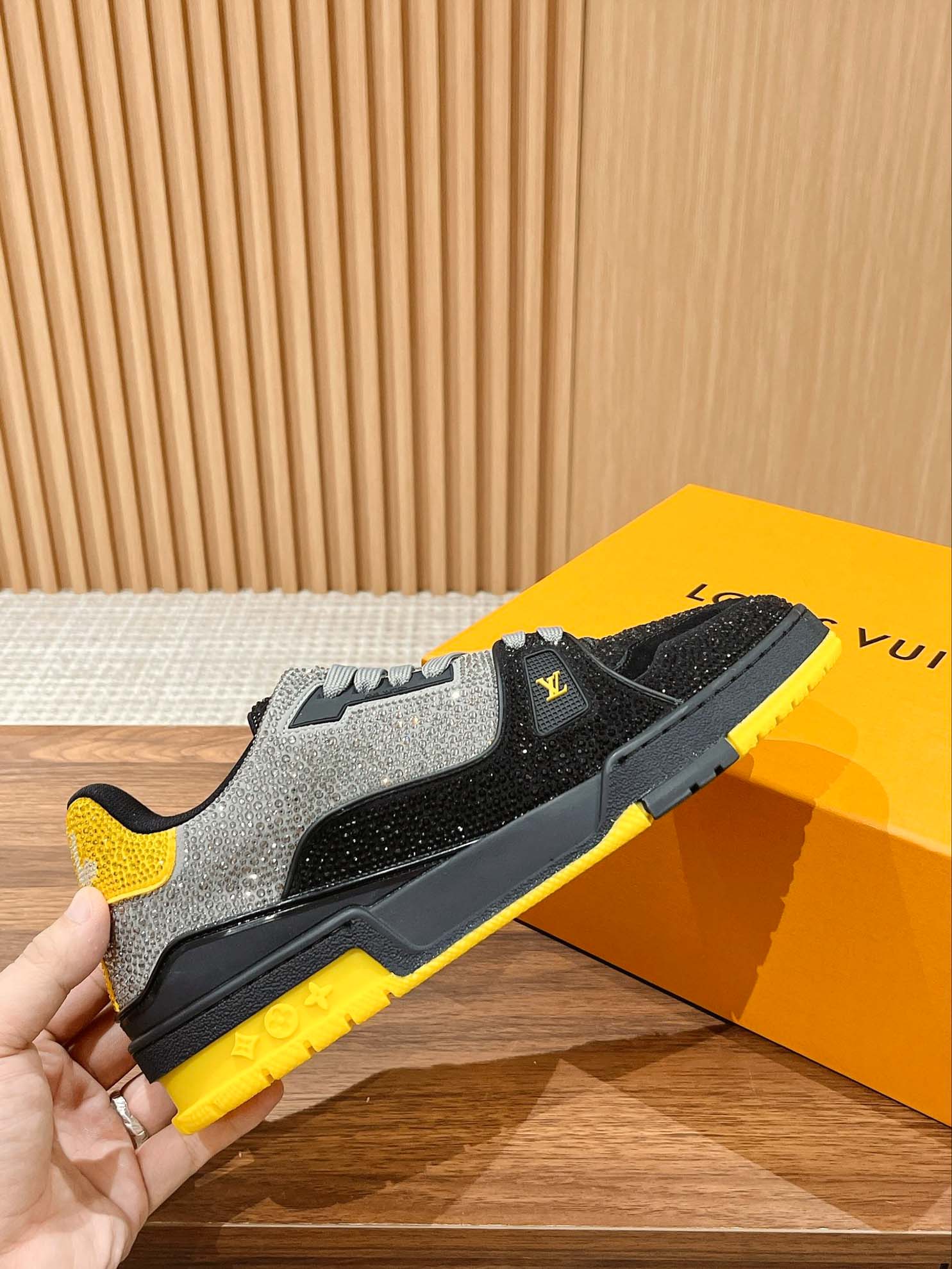 Giày Louis Vuitton Lv Trainer #54 Signature Yellow Black Crystal