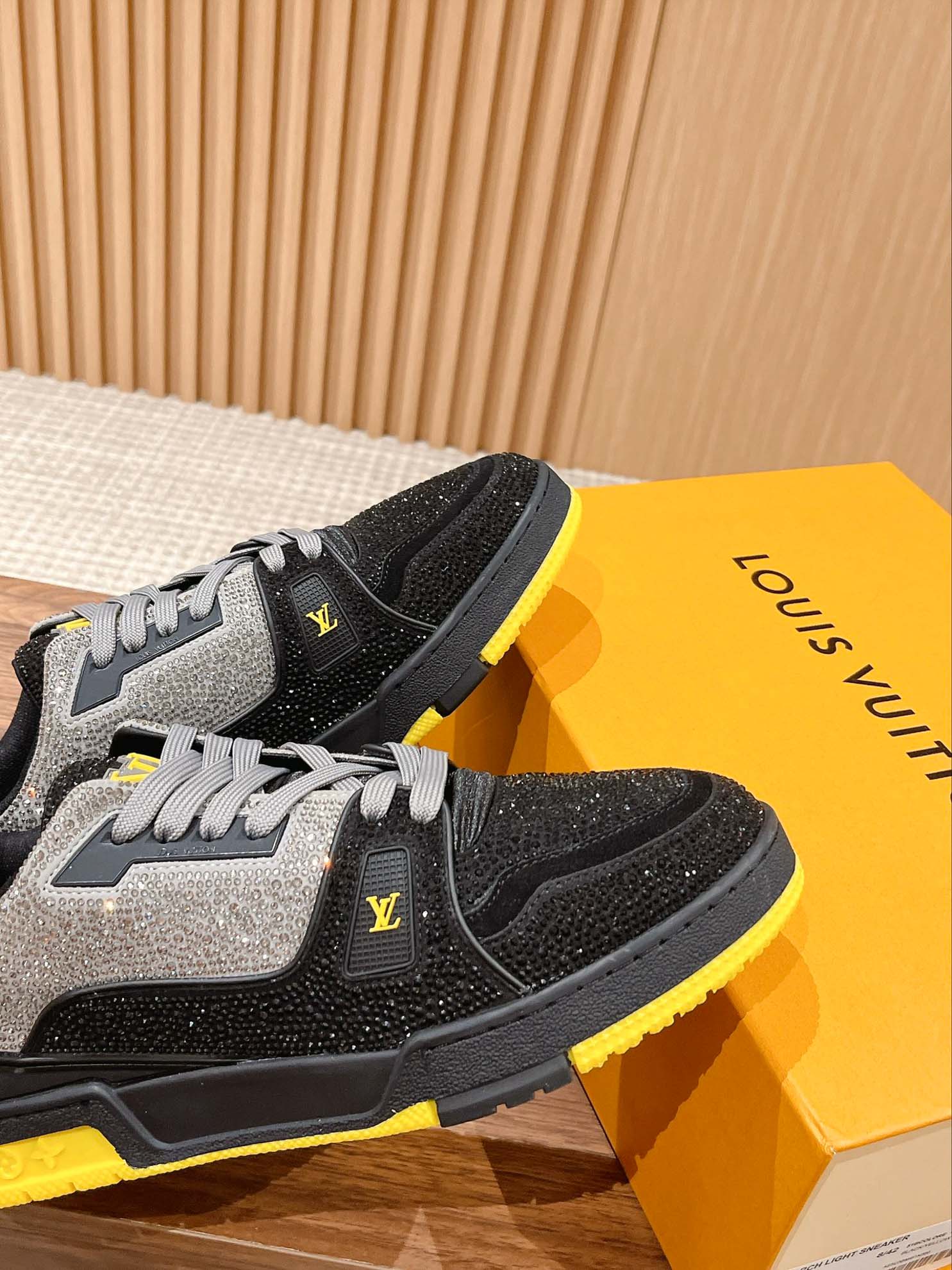 Giày Louis Vuitton Lv Trainer #54 Signature Yellow Black Crystal