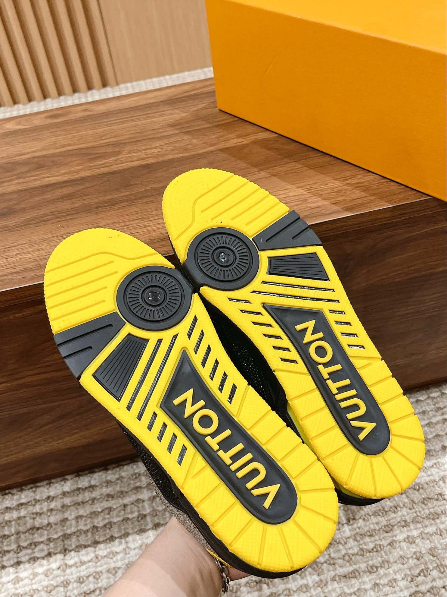 Giày Louis Vuitton Lv Trainer #54 Signature Yellow Black Crystal