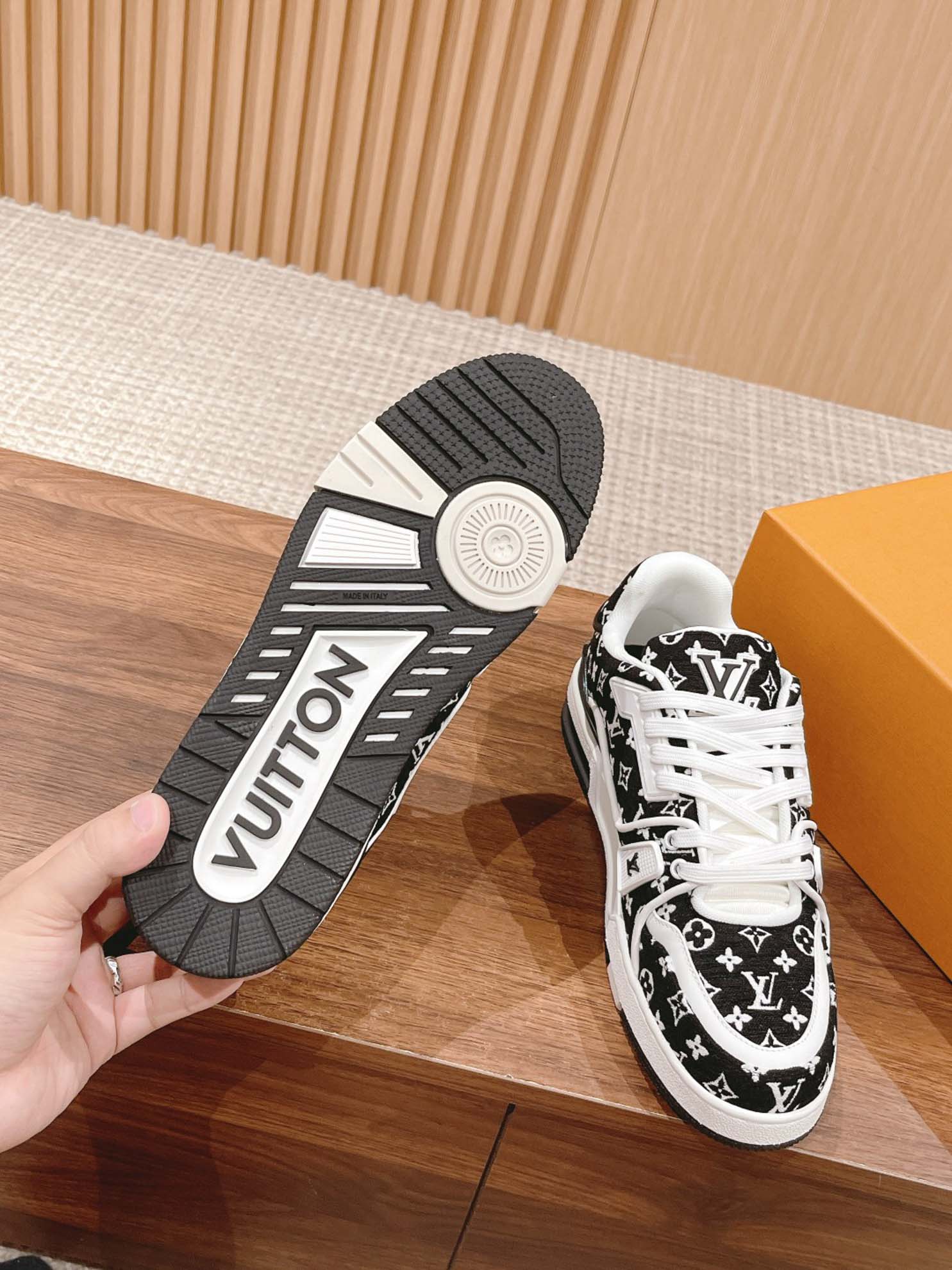 Giày Louis Vuitton LV Trainer Monogram Black Fabric Best Quality