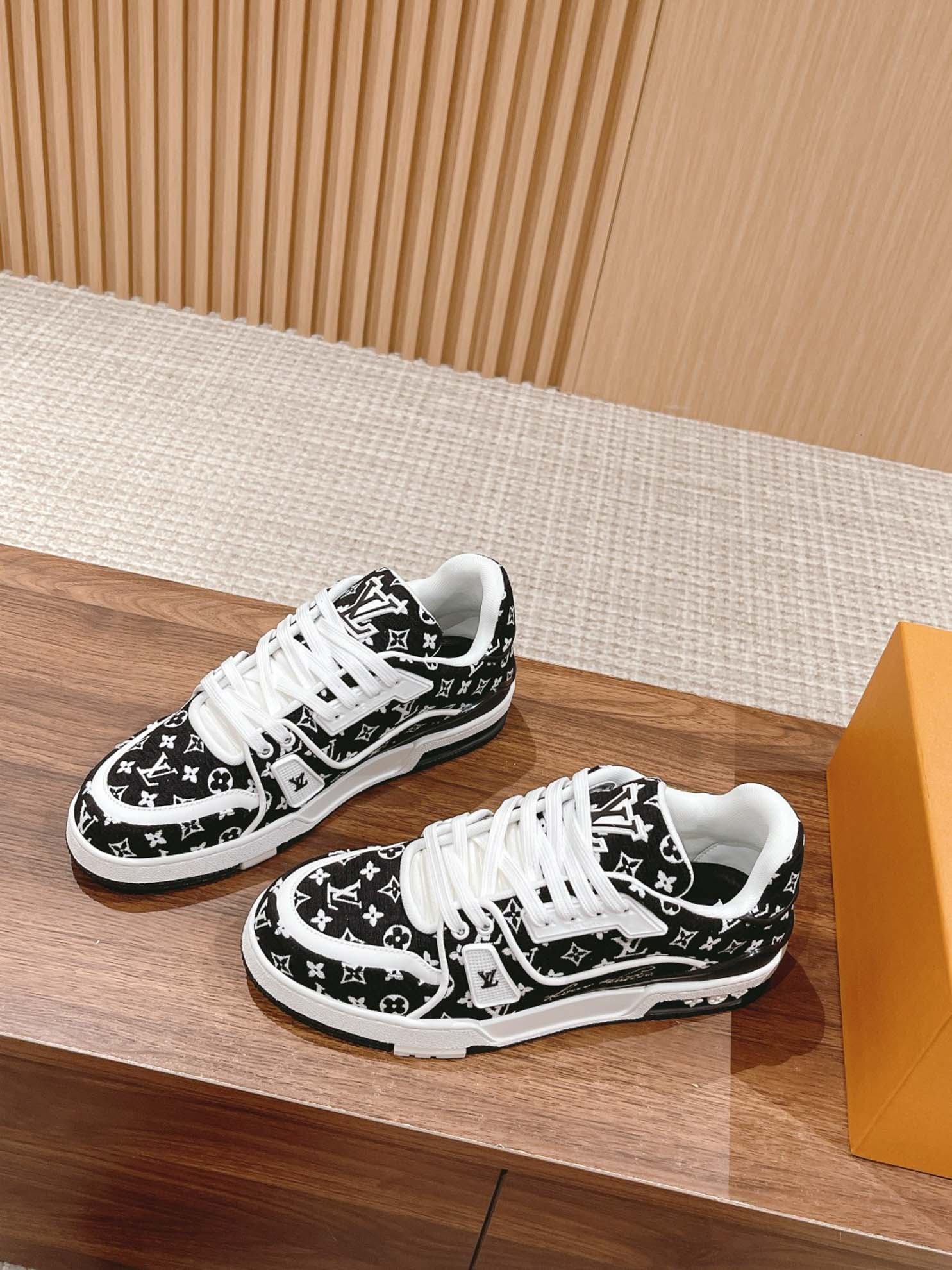 Giày Louis Vuitton LV Trainer Monogram Black Fabric Best Quality