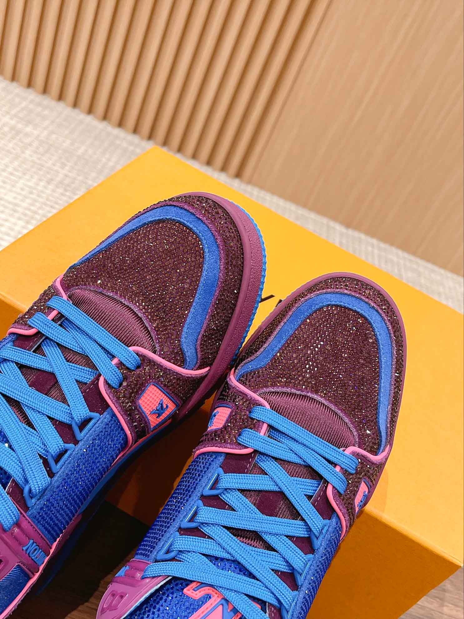 Giày Louis Vuitton LV Trainer Monogram Blue Strass