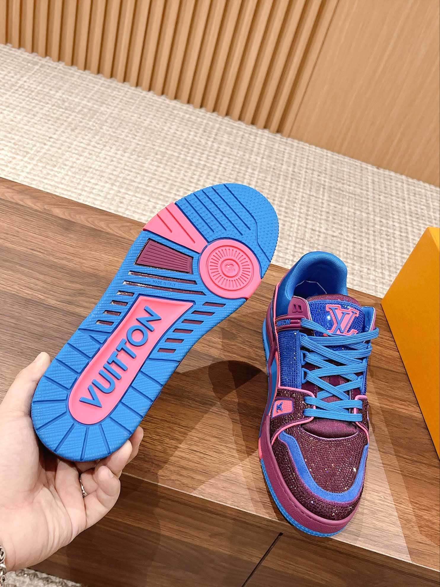 Giày Louis Vuitton LV Trainer Monogram Blue Strass