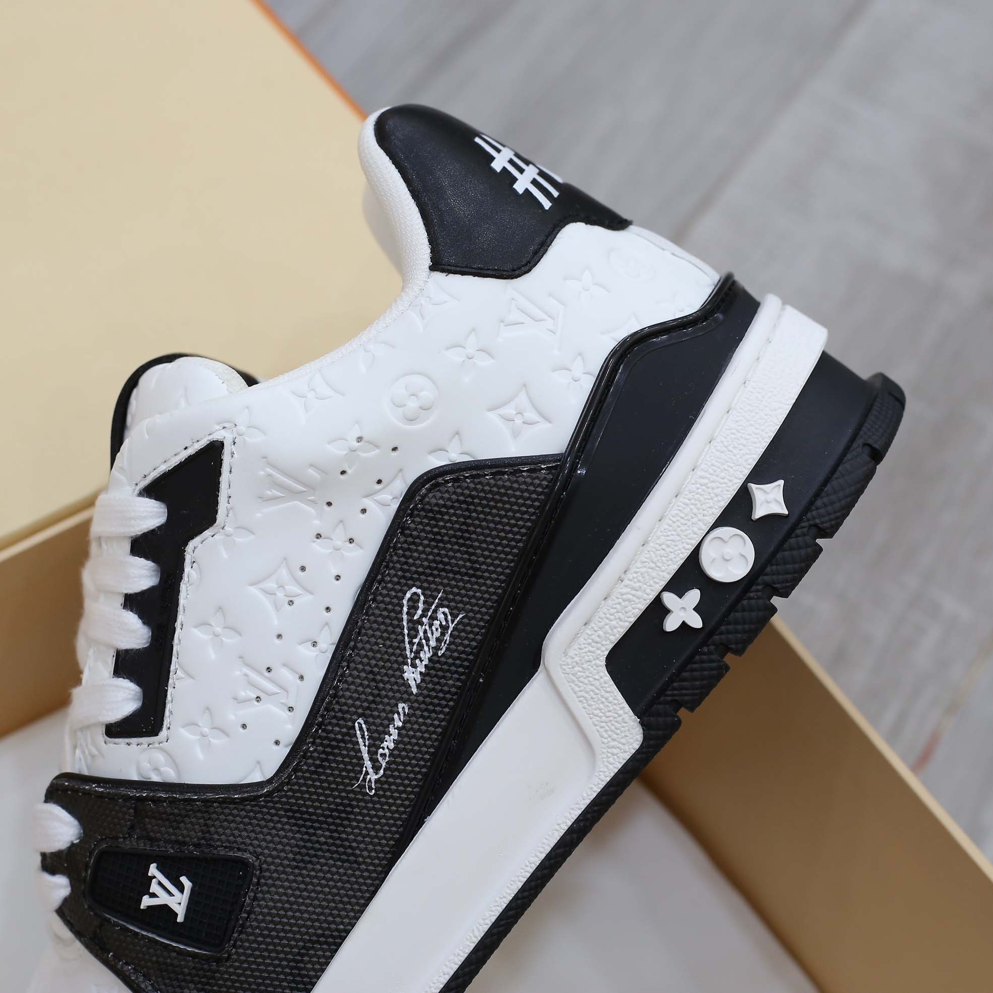 Louis Vuitton Lv Trainer #54 Signature Black White