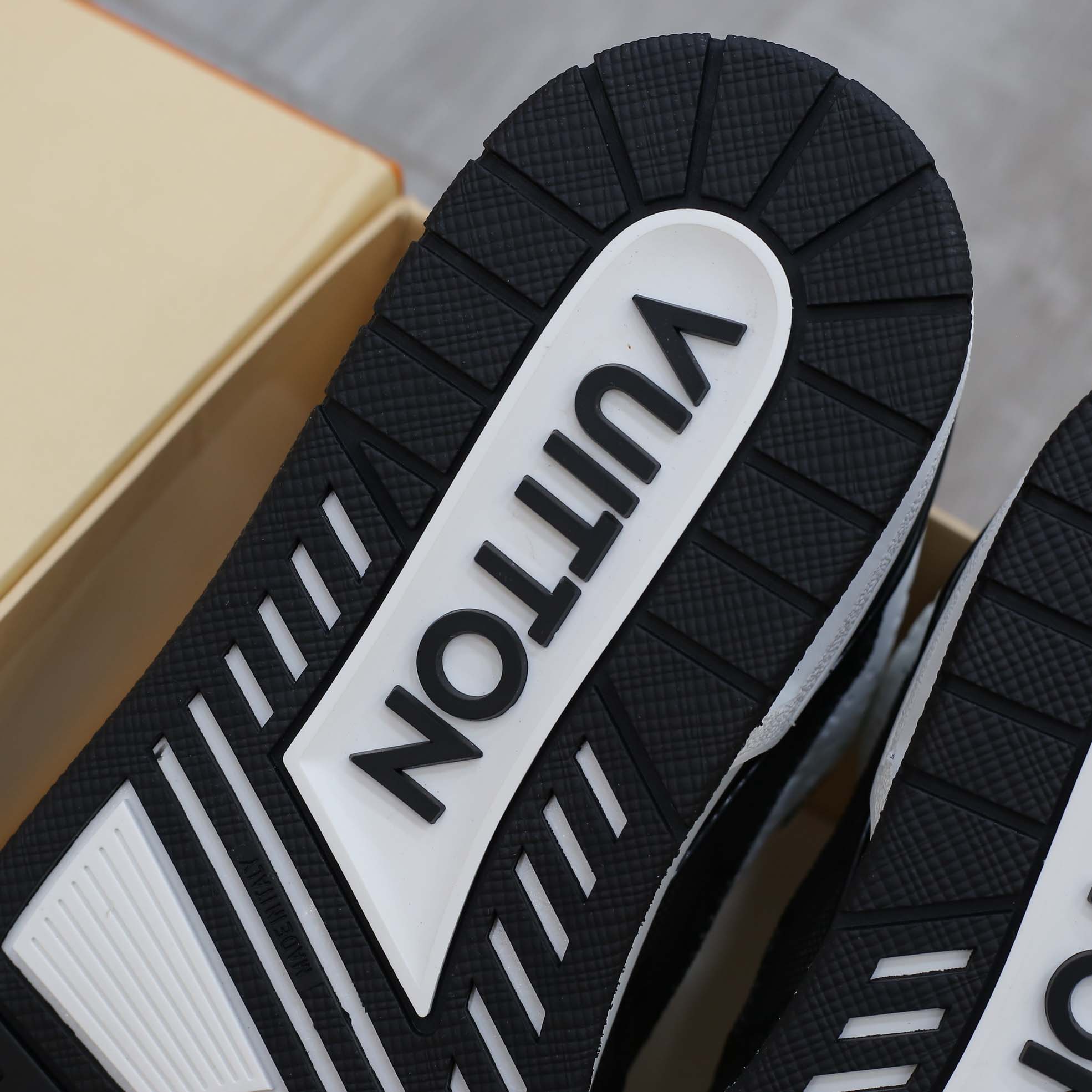 Louis Vuitton Lv Trainer #54 Signature Black White