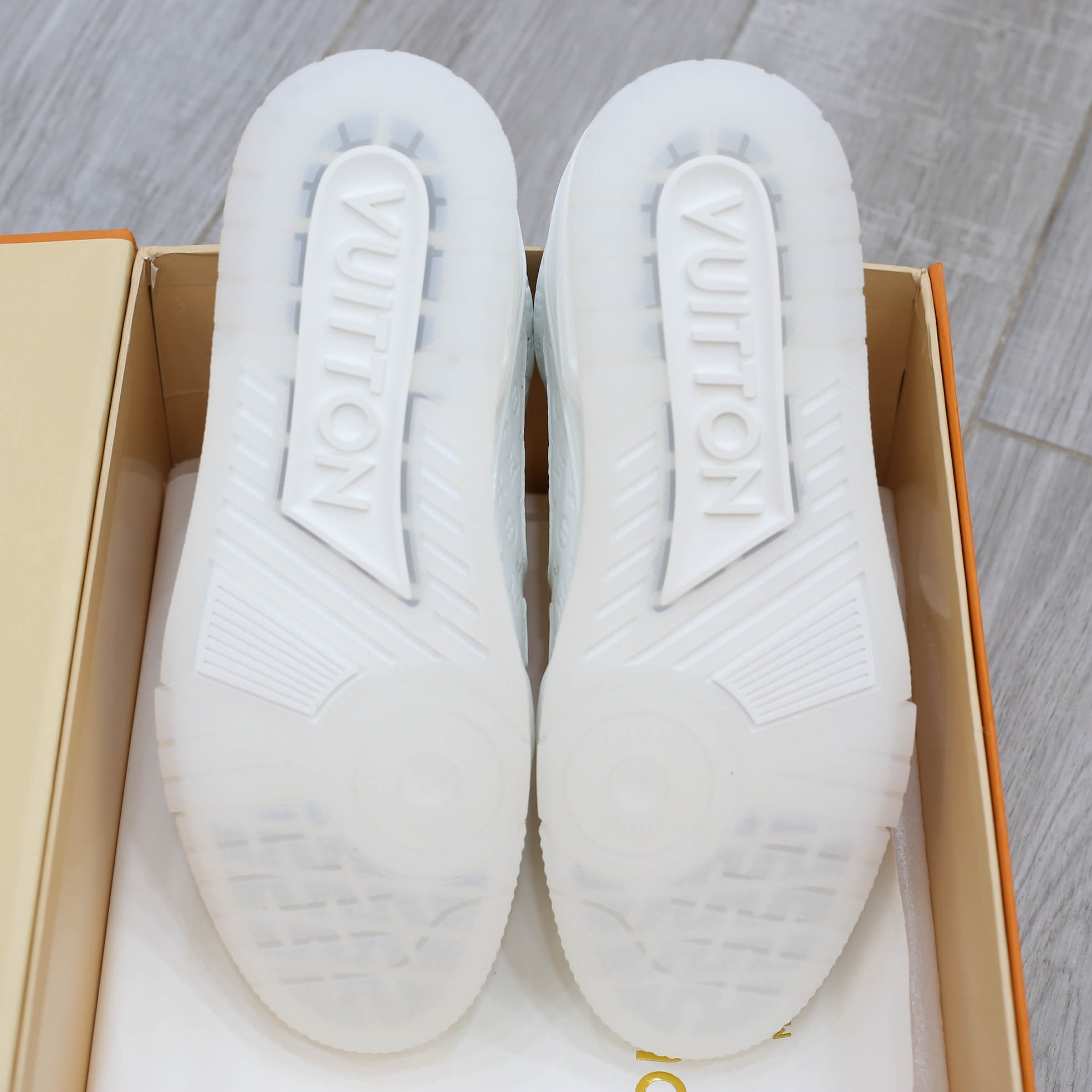 Louis Vuitton Lv Trainer #54 Signature Full White Monogram Dập Chìm