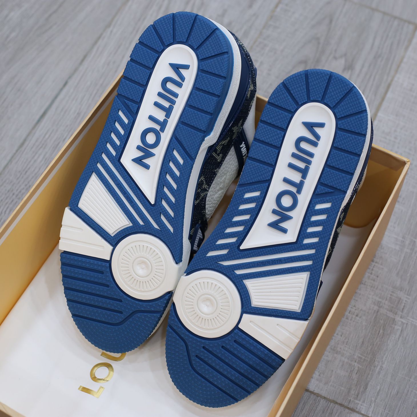 Louis Vuitton LV Trainer Monogram Denim White Blue Like Auth