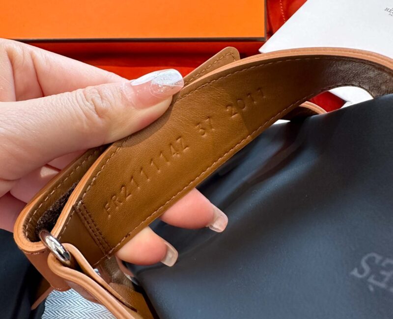 Dép Hermes Chypre Sandal Natural Black Smooth Calfskin Leather Best Quality