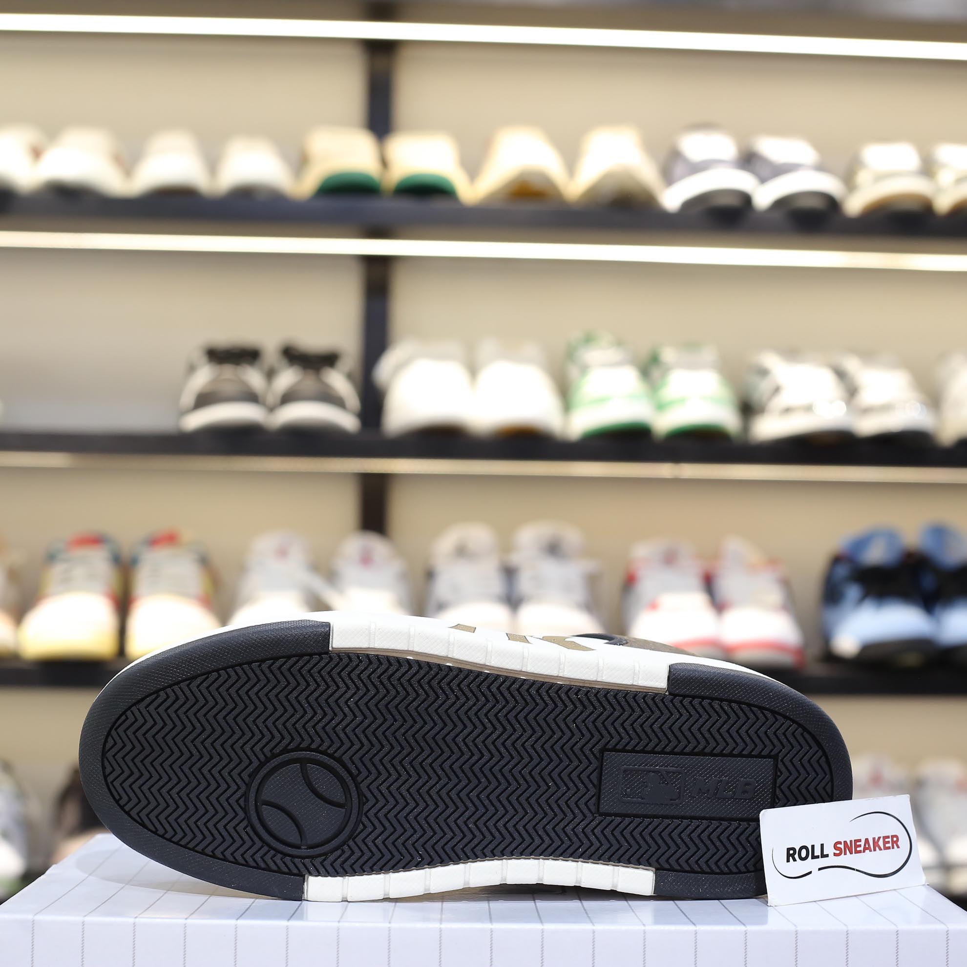 Giày MLB Chunky Liner Mid Lux New York Yankees Black Like Auth