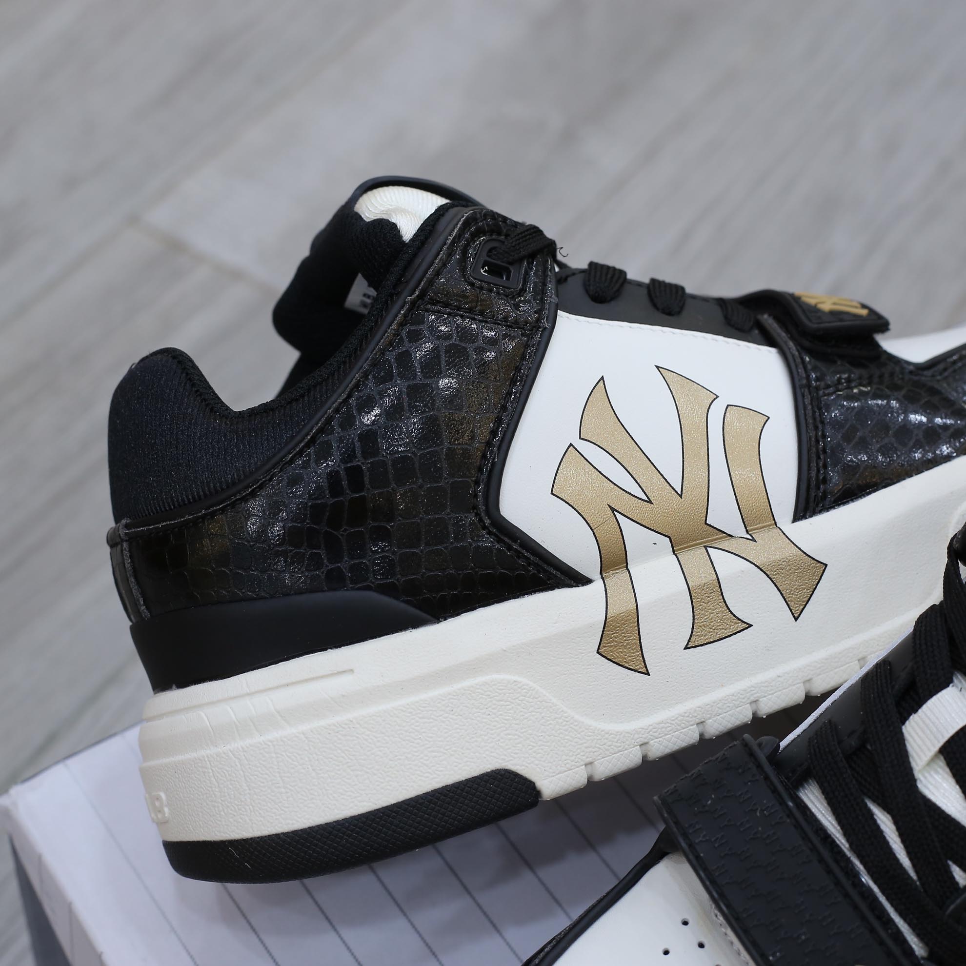 Giày MLB Chunky Liner Mid Lux New York Yankees Black Like Auth