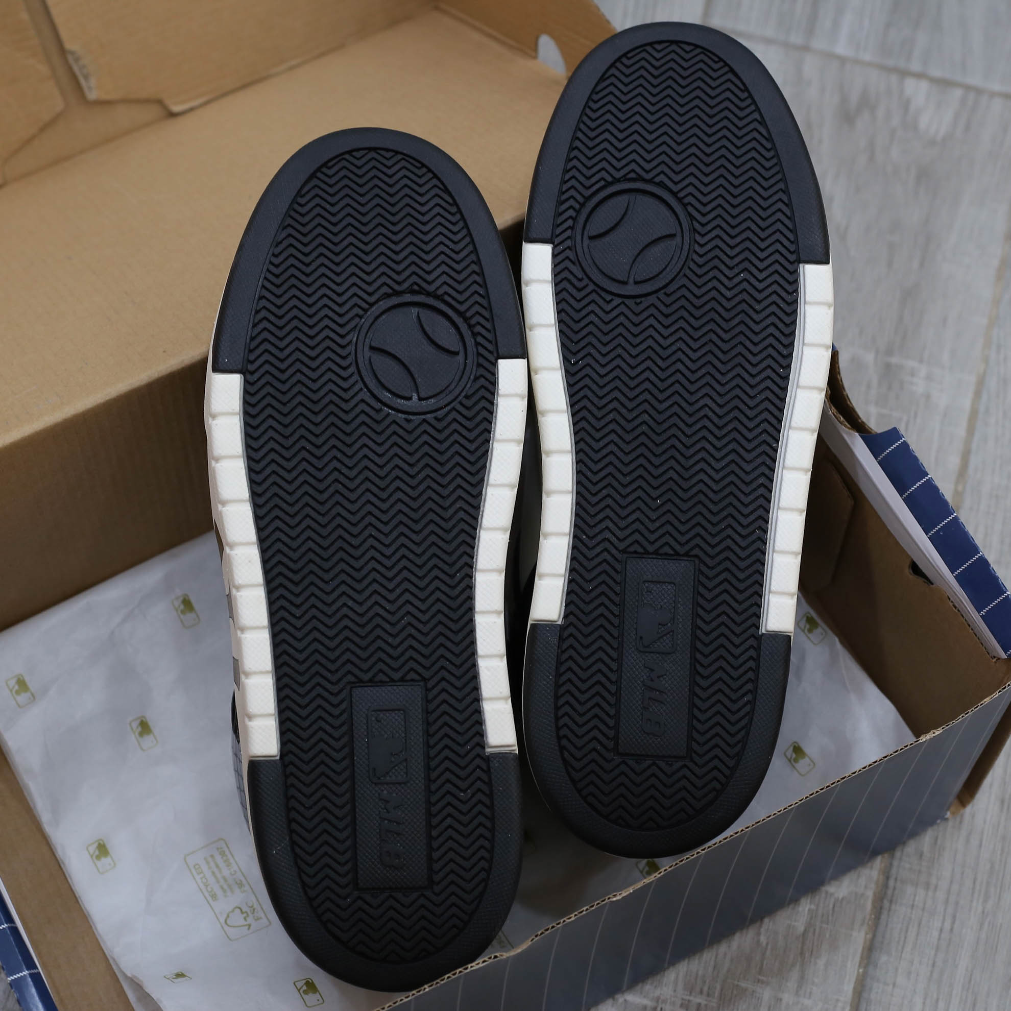 Giày MLB Chunky Liner Mid Lux New York YGiày MLB Chunky Liner Mid Lux New York Yankees Black Like Authike Auth