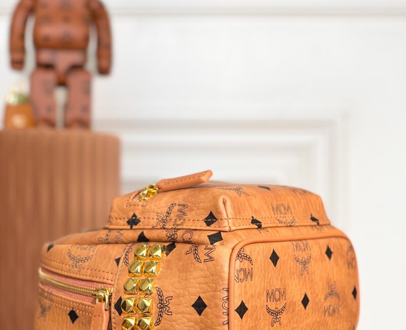 Balo MCM Stark Side Studs Visetos màu Cognac Mini