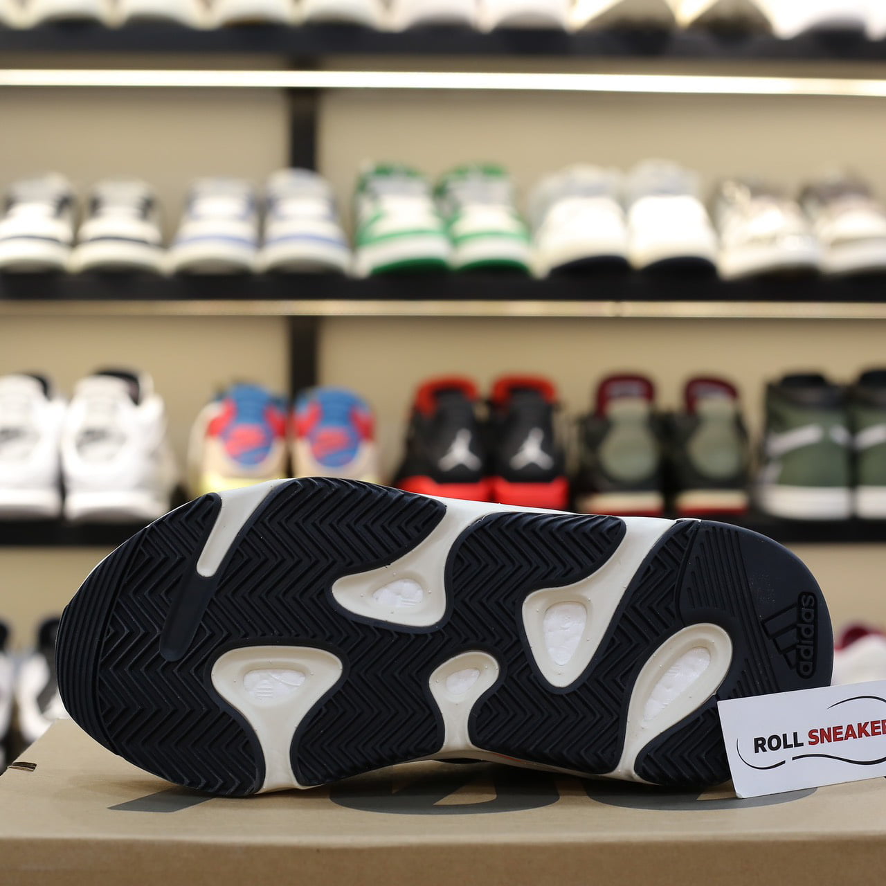 Giày Adidas Yeezy 700 OG Wave Runner Best Quality