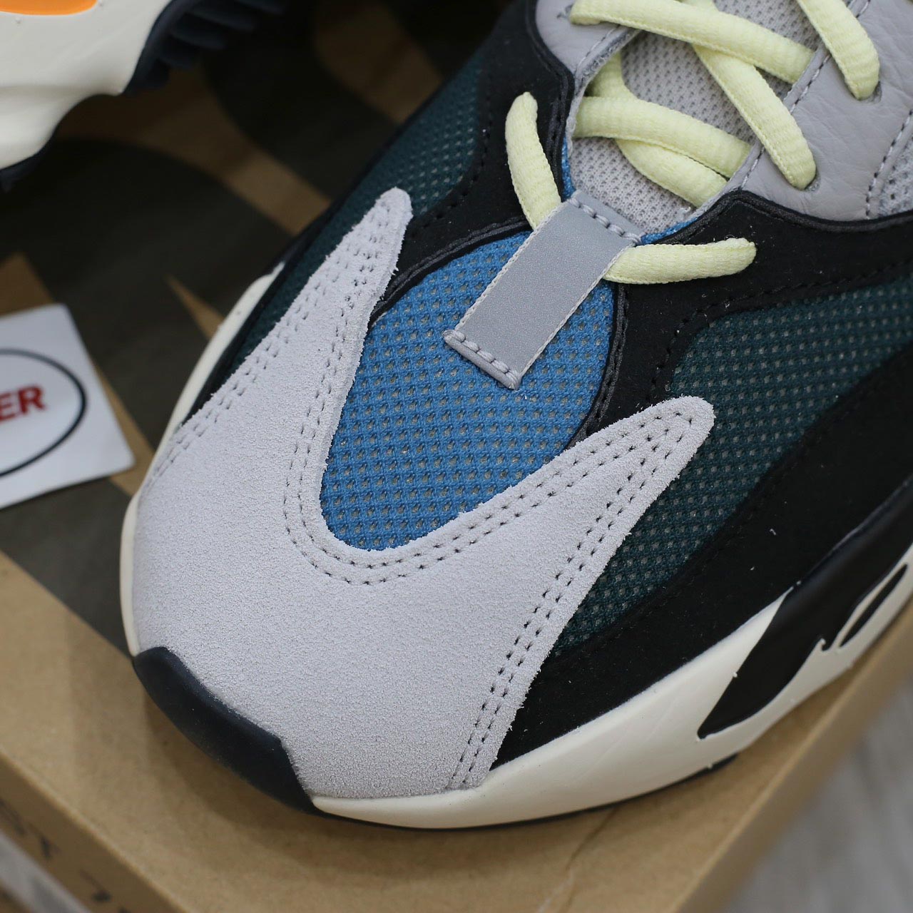 Giày Adidas Yeezy 700 OG Wave Runner Best Quality