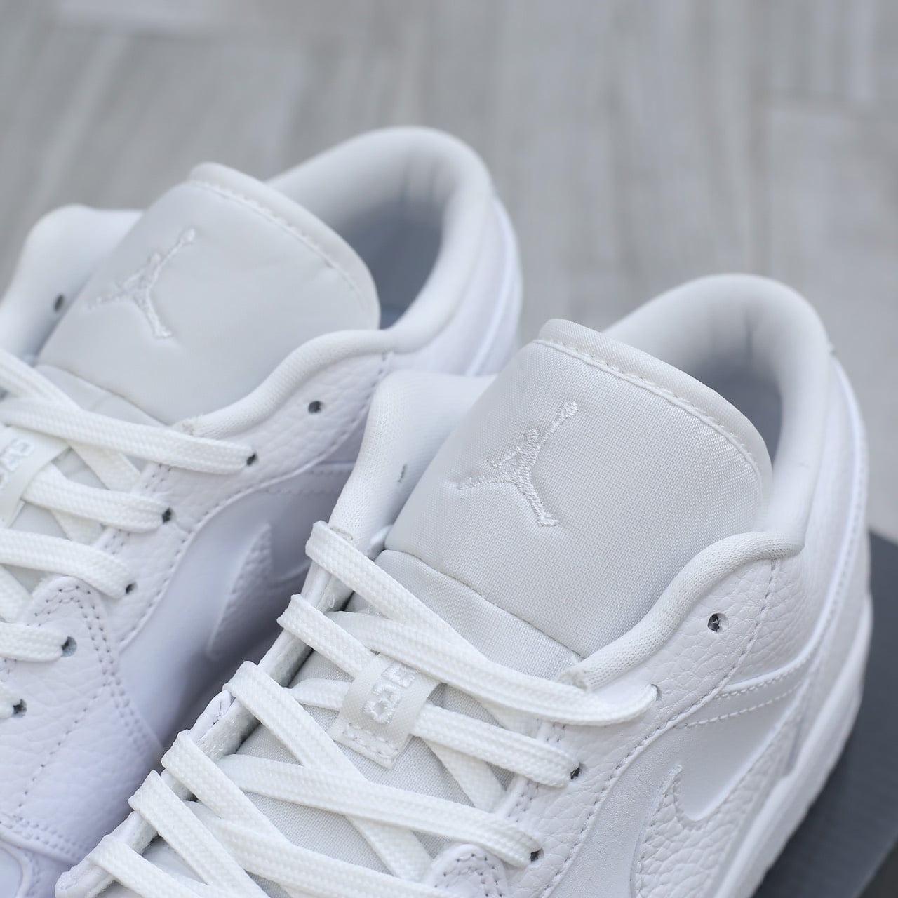 Giày Nike Air Jordan 1 Low Triple White Best Quality