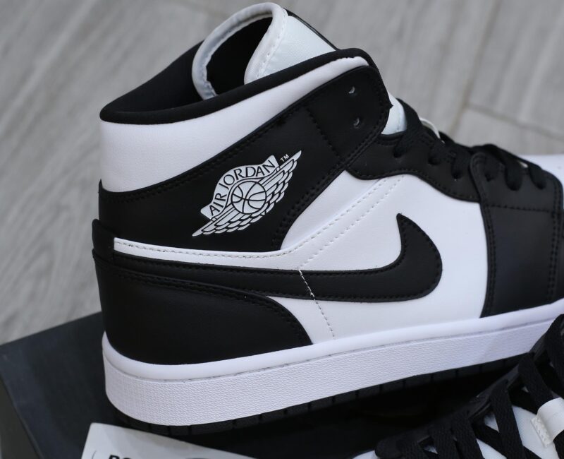 Giày Nike Air Jordan 1 Mid 'Panda' Like Auth