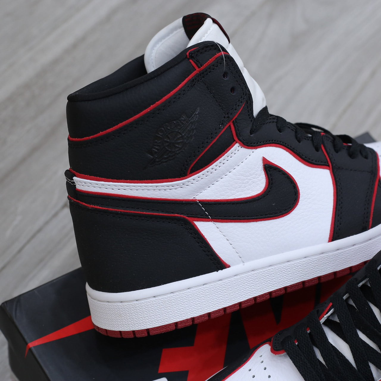 Nike Air Jordan 1 Retro High Bloodline Best Quality
