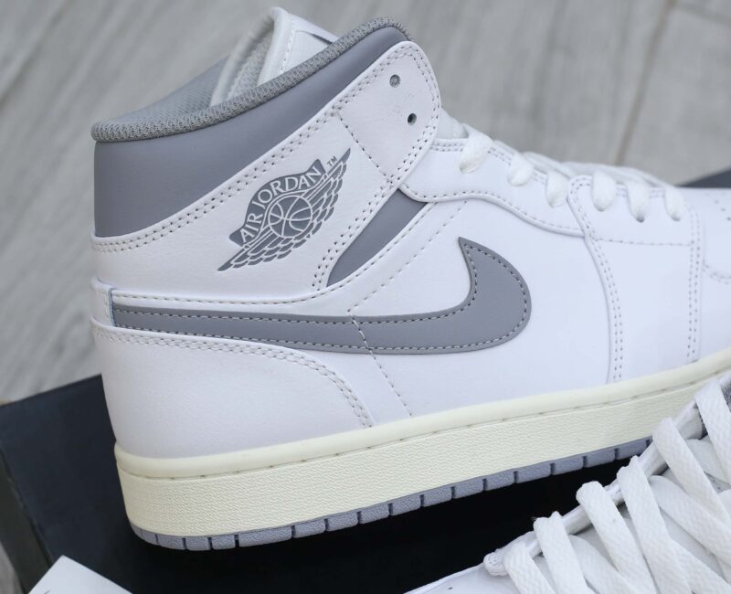 Giày Nike Air Jordan 1 ‘Mid White Stealth’ Best Quality