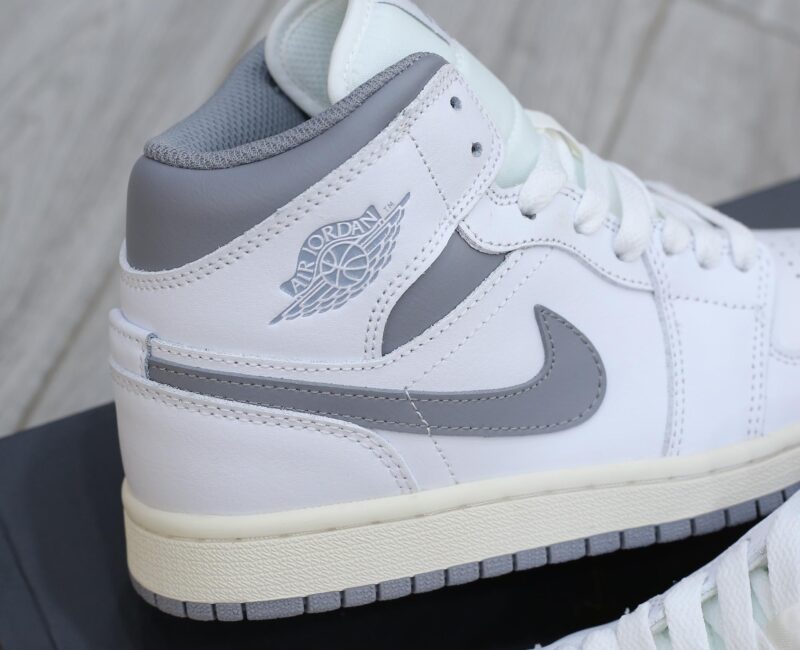 Giày Nike Air Jordan 1 ‘Mid White Stealth’ Like Auth