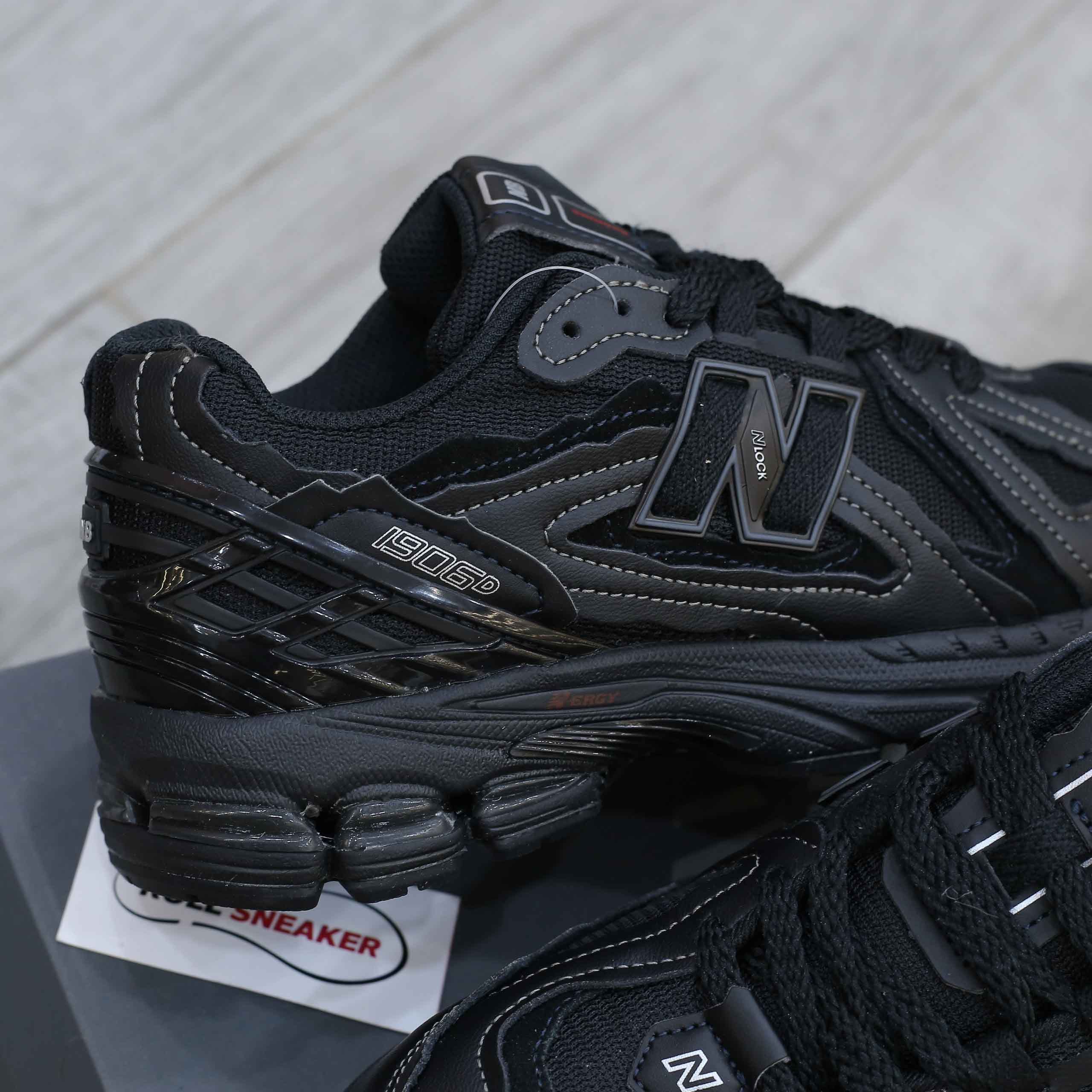 Dép Louis Vuitton Nam Màu Đen Họa Tiết Hoa Vàng Best Quality