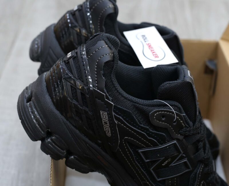 Dép Louis Vuitton Nam Màu Đen Họa Tiết Hoa Vàng Best Quality