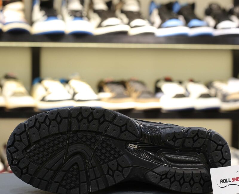 Dép Louis Vuitton Nam Màu Đen Họa Tiết Hoa Vàng Best Quality