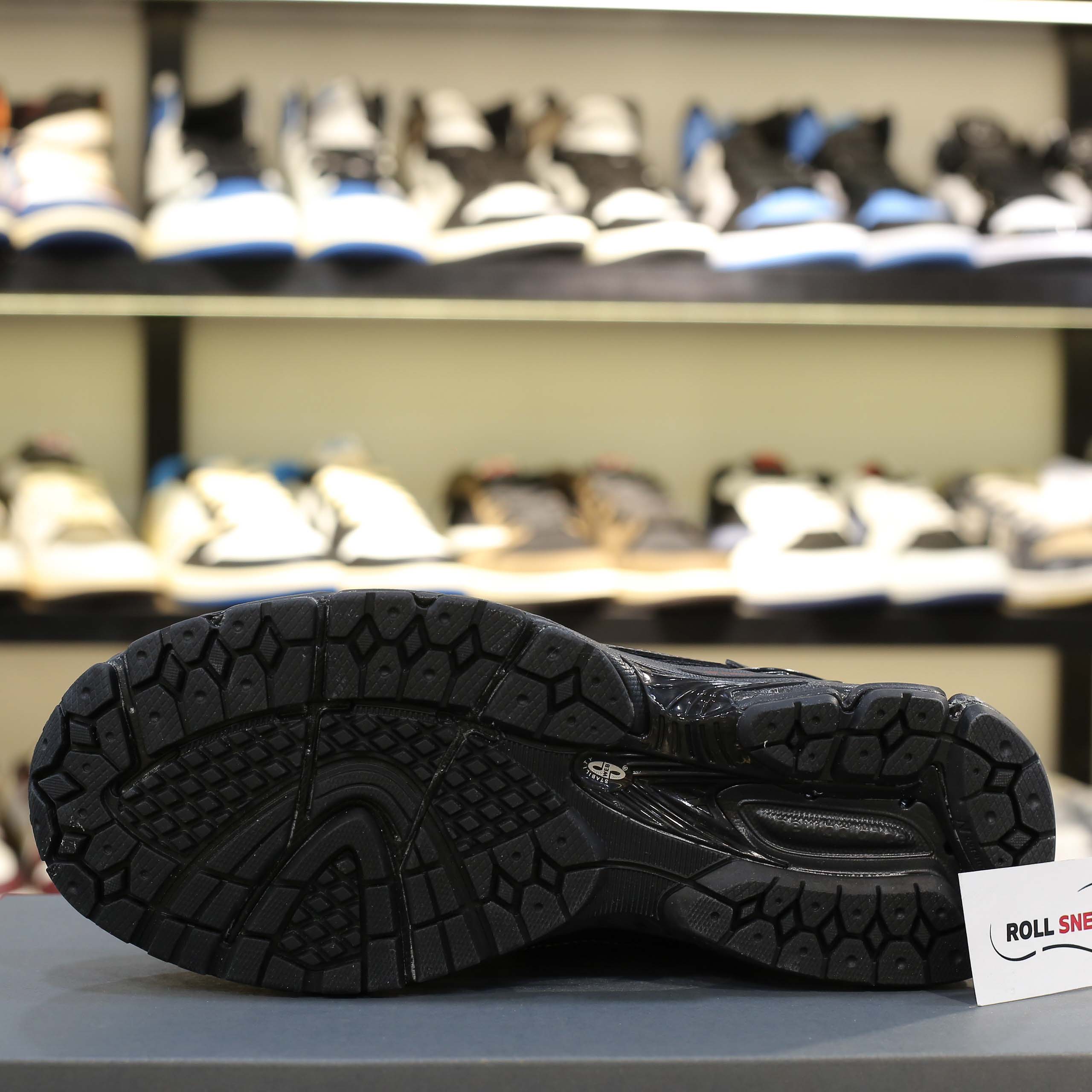 Dép Louis Vuitton Nam Màu Đen Họa Tiết Hoa Vàng Best Quality