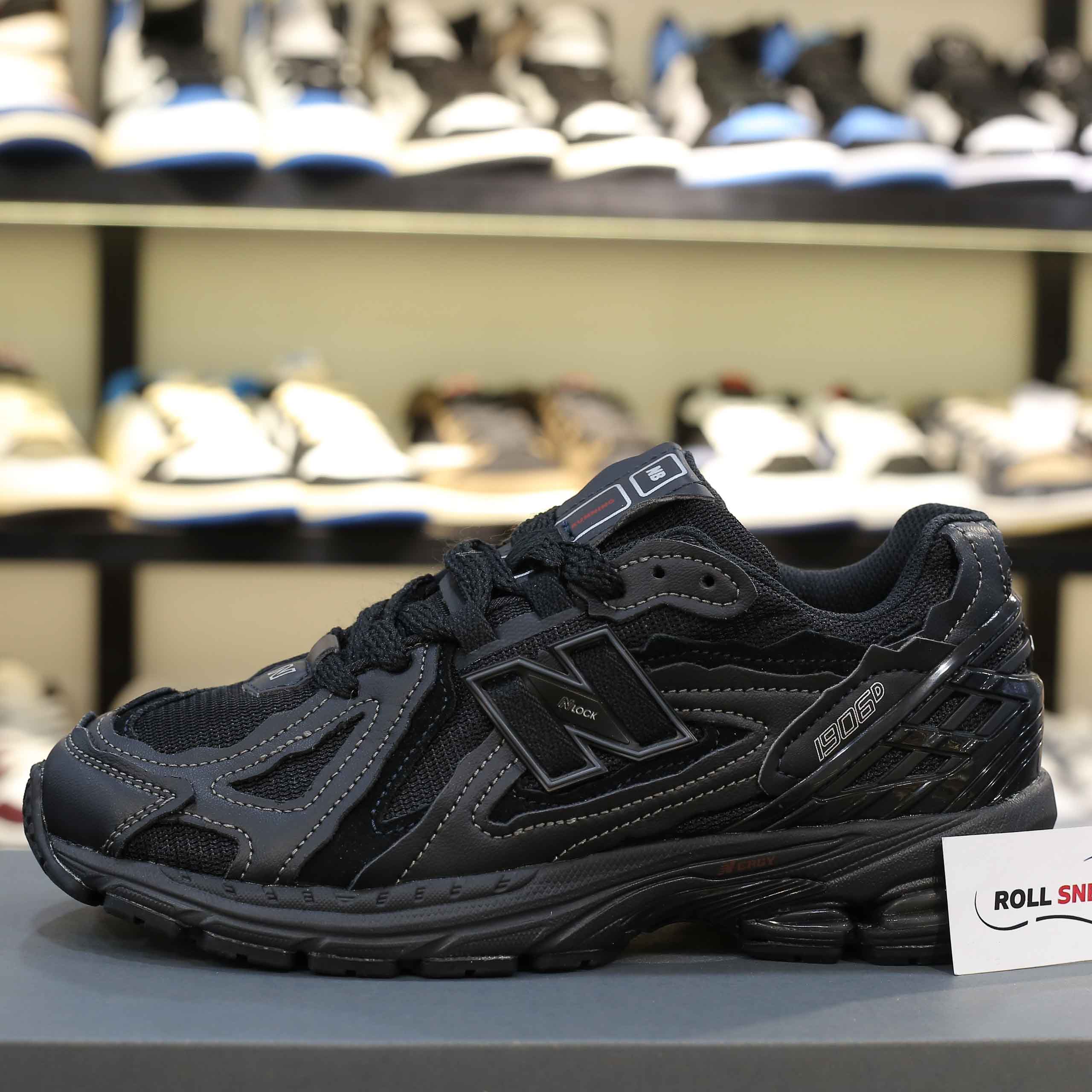 Dép Louis Vuitton Nam Màu Đen Họa Tiết Hoa Vàng Best Quality