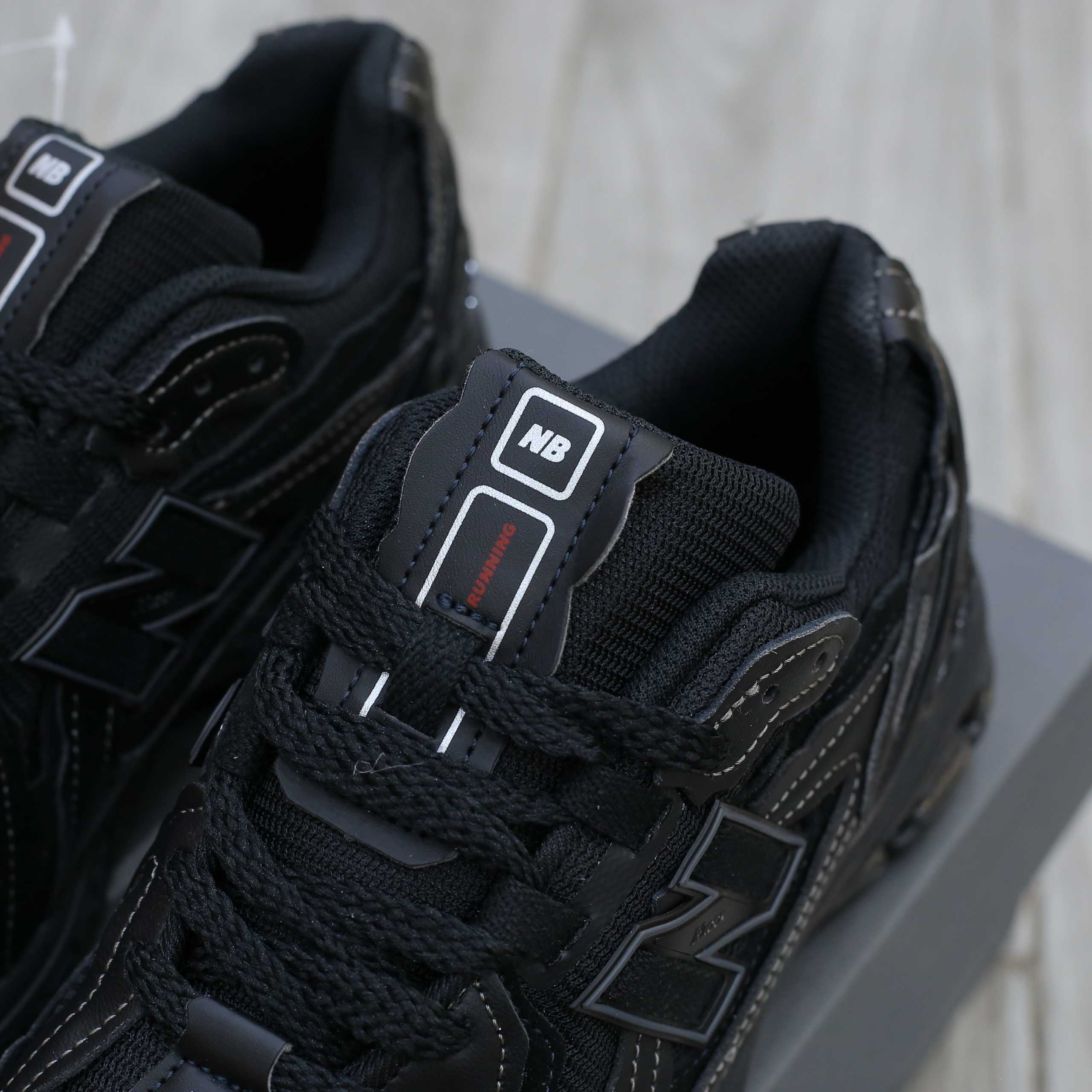 Dép Louis Vuitton Nam Màu Đen Họa Tiết Hoa Vàng Best Quality