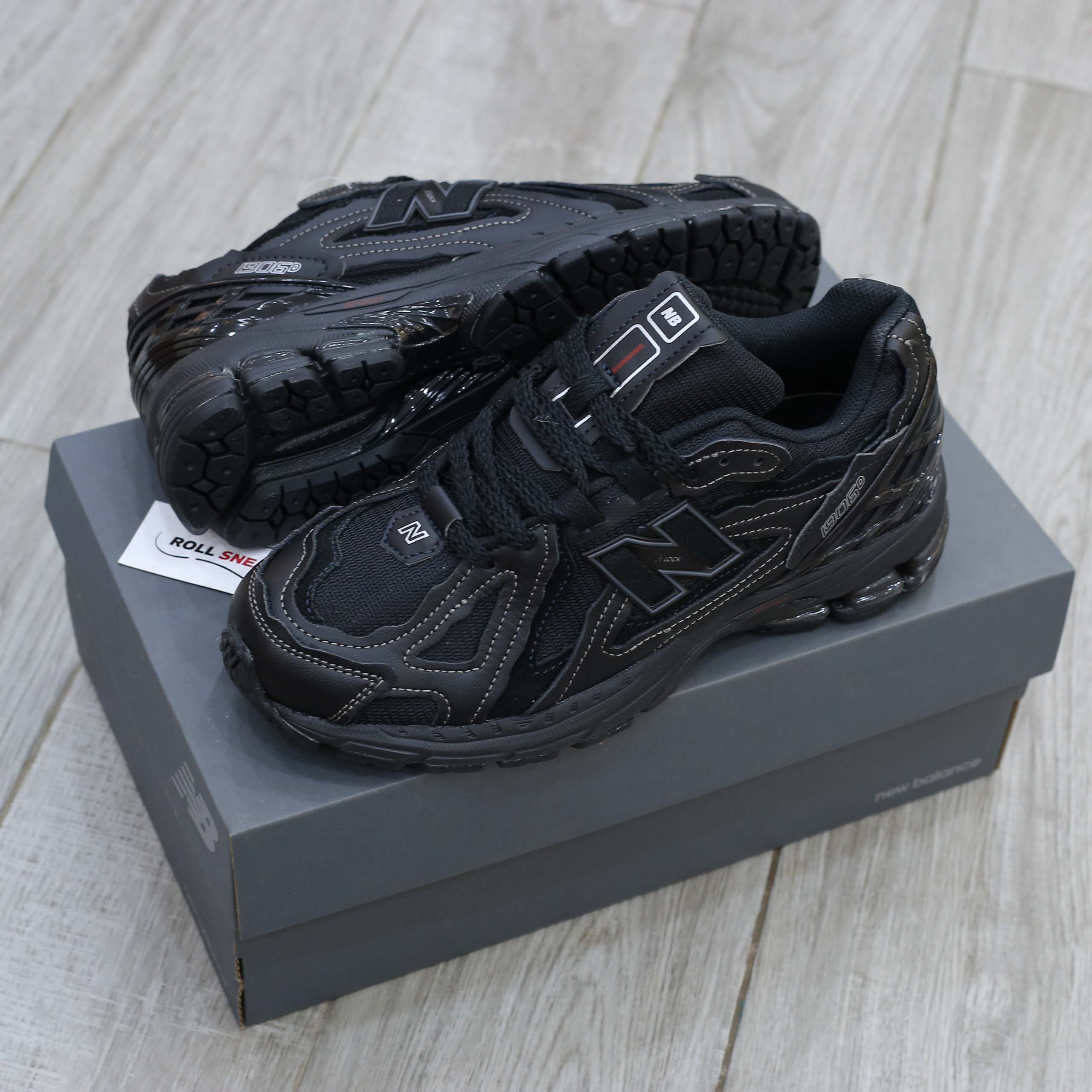 Dép Louis Vuitton Nam Màu Đen Họa Tiết Hoa Vàng Best Quality